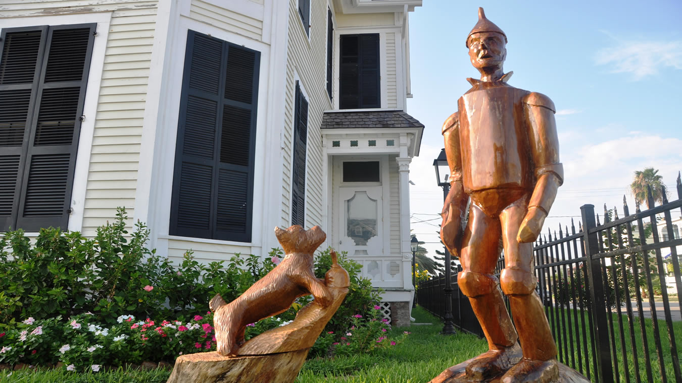 Tin Man & Toto Tree Sculpture