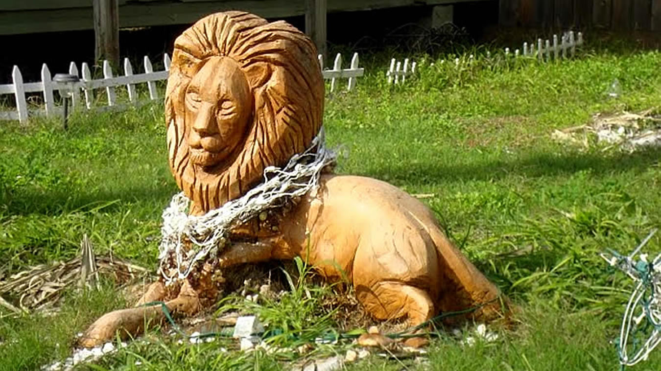 Lion King Tree Sculpture
