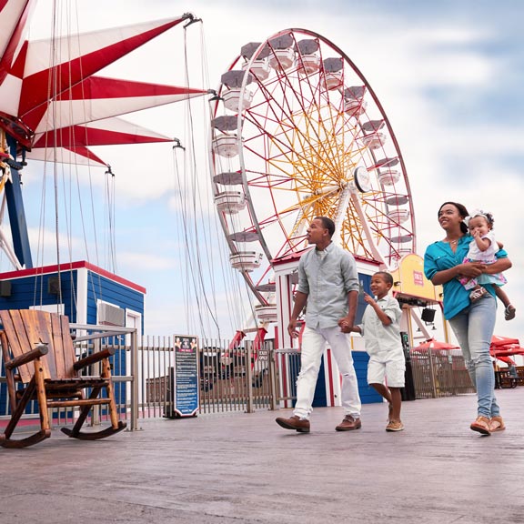 What To Do – Family at Pleasure Pier What To Do - Family at Pleasure Pier
