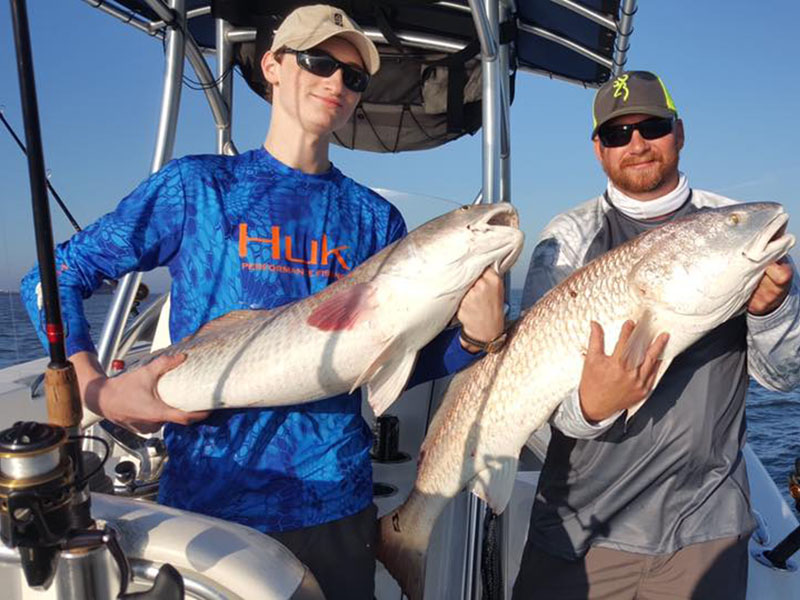 Rod Bending Charters - Two Guys with Red Fish - 800x600