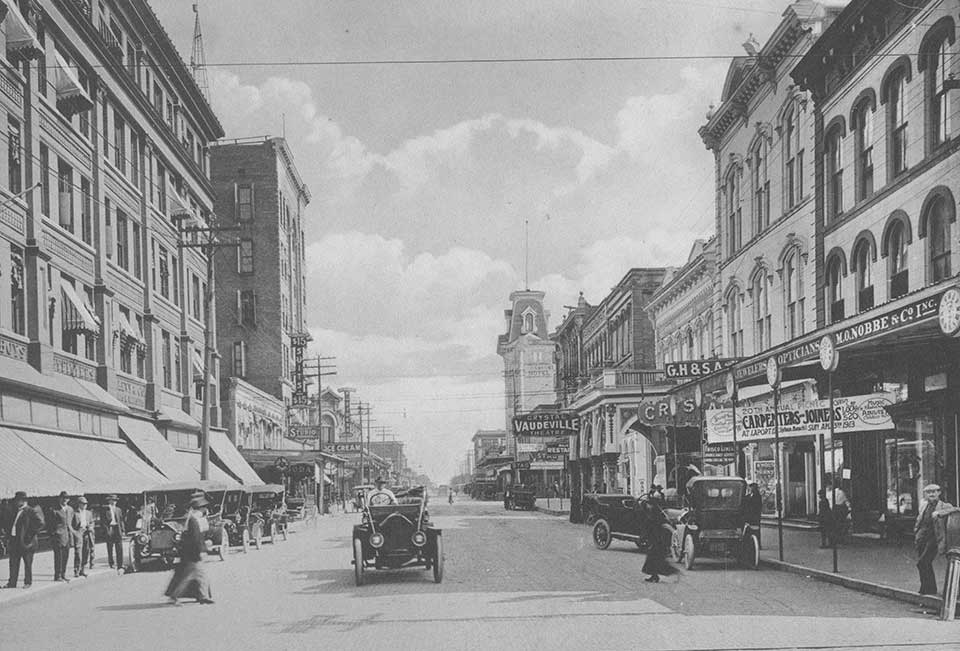 Tremont and Market Looking South Tremont and Market Looking South