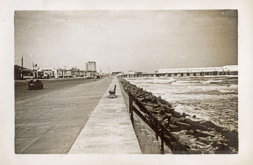 Seawall Boulevard in 1943 Seawall Boulevard in 1943
