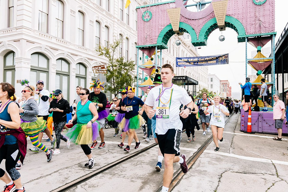 Runners in the Jolly Jester Jaunt