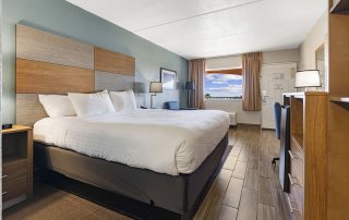 Clarion Pointe Beachfront King Room