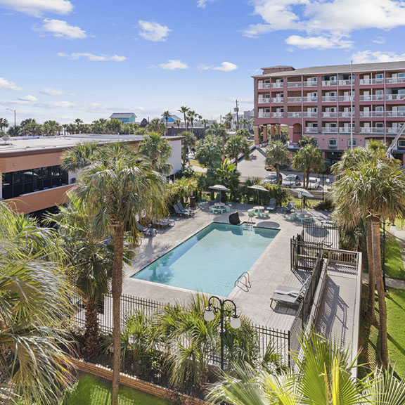 Clarion Pointe Beachfront Pool Clarion Pointe Beachfront Pool
